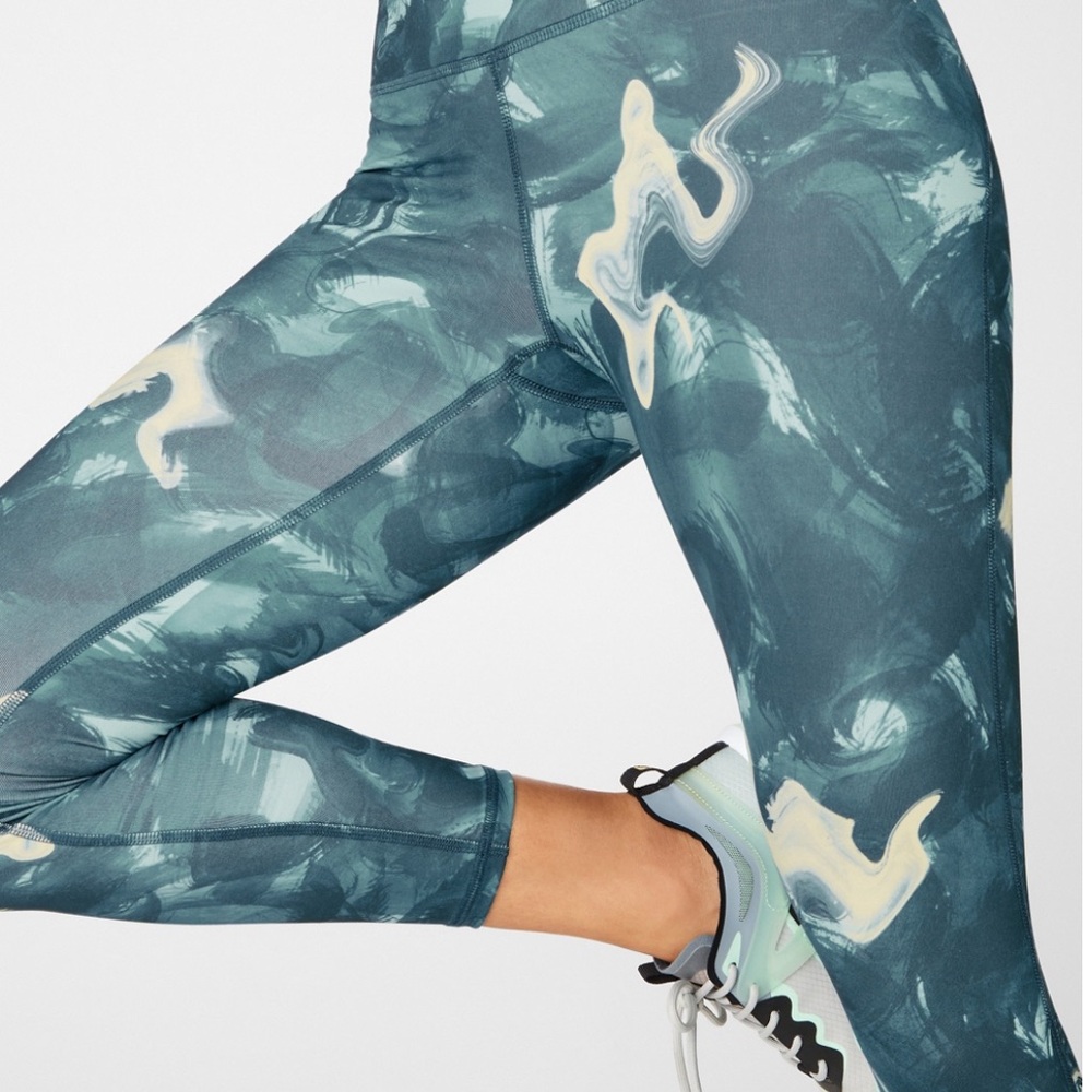 NWOT Fabletics Legging - Picture 3 of 4